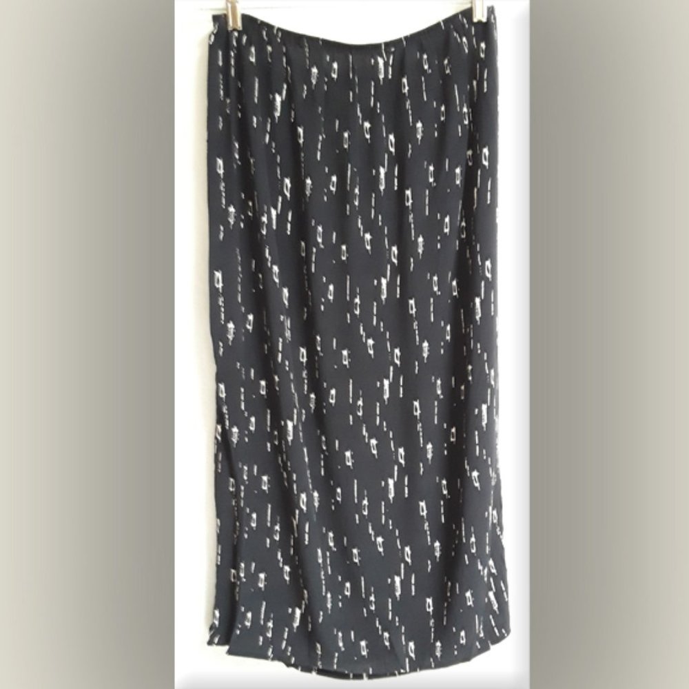 Intriguing Threads black geometric design skirt